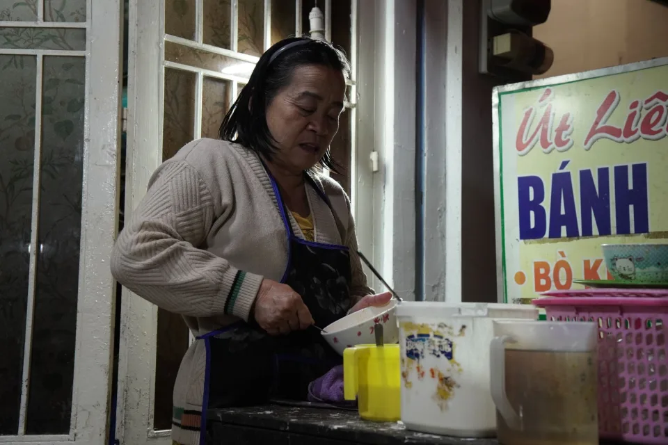 Bàn ăn trong quán